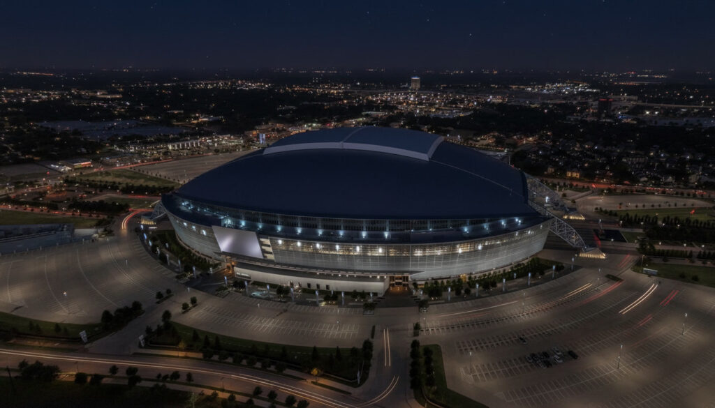 Copa do Mundo em Dallas: Guia de Viagem e AT&T Stadium Vista externa impressionante e futurista do AT&T Stadium em Dallas, iluminado à noite, pronto para um grande evento esportivo.