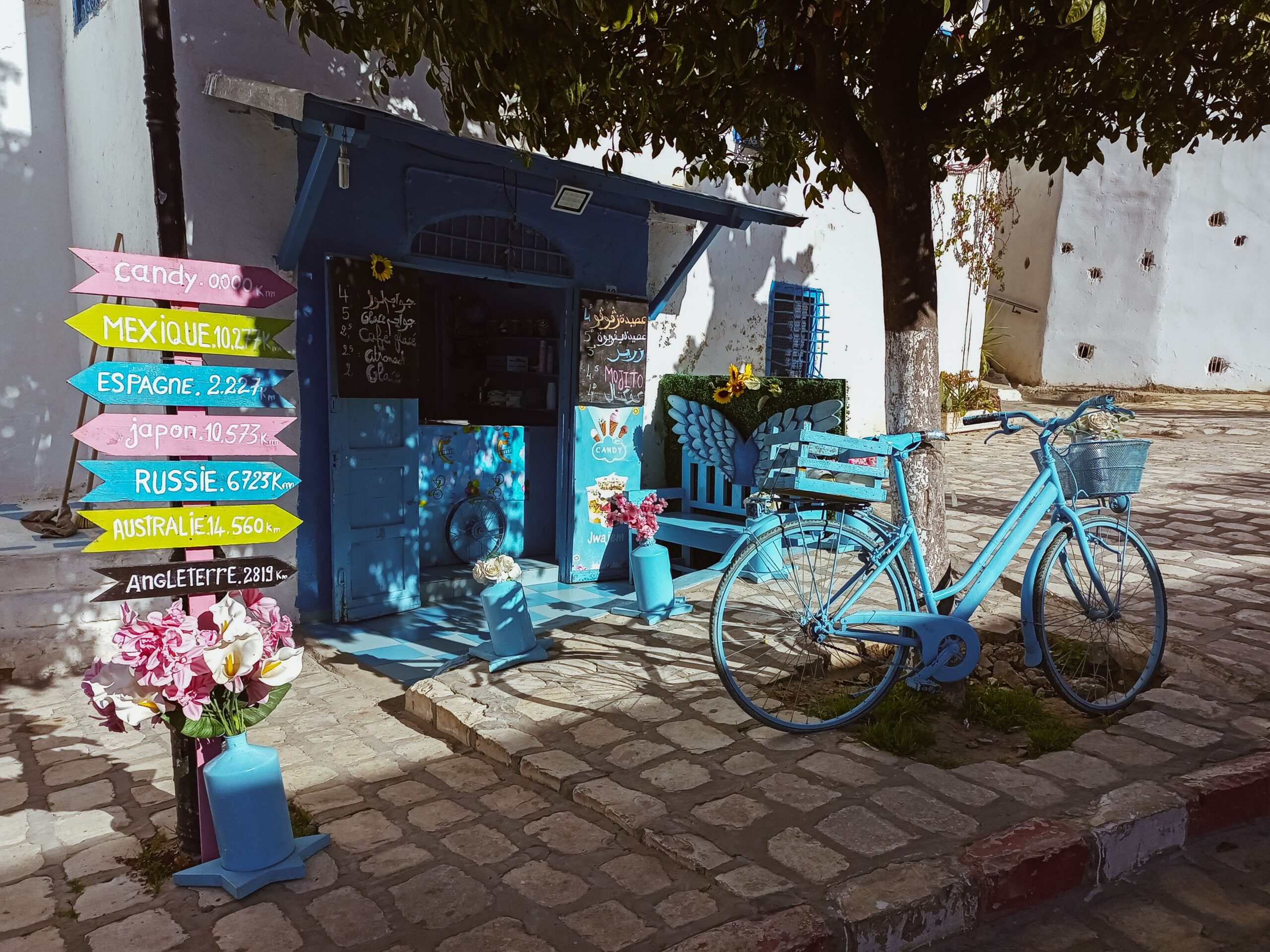Vila de Sidi Bou Said, Tunísia Sidi Bou Said, vila azul e branca na costa da Tunísia