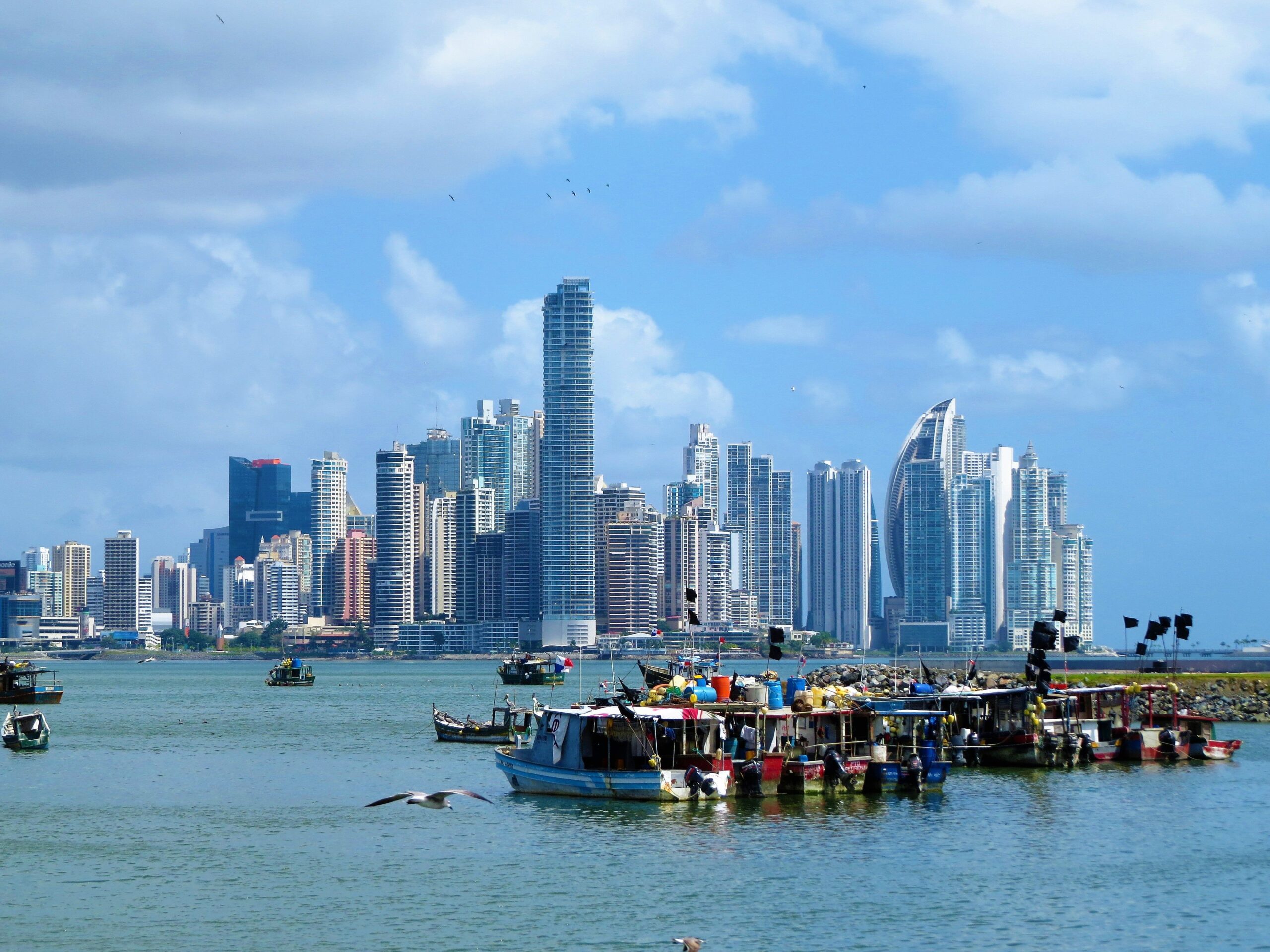 Vista aérea de ilhas de San Blas no Panamá com águas azul-turquesa