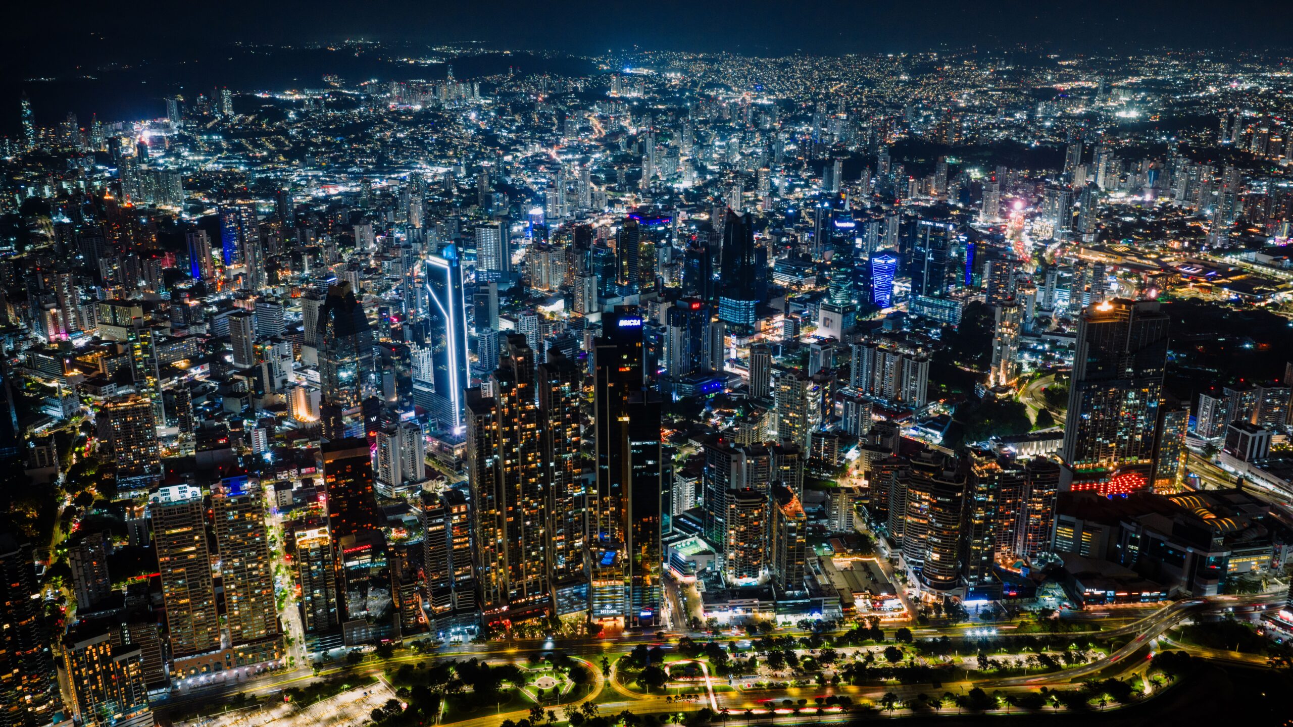 Documentos e passaporte organizados para viagem ao Panamá