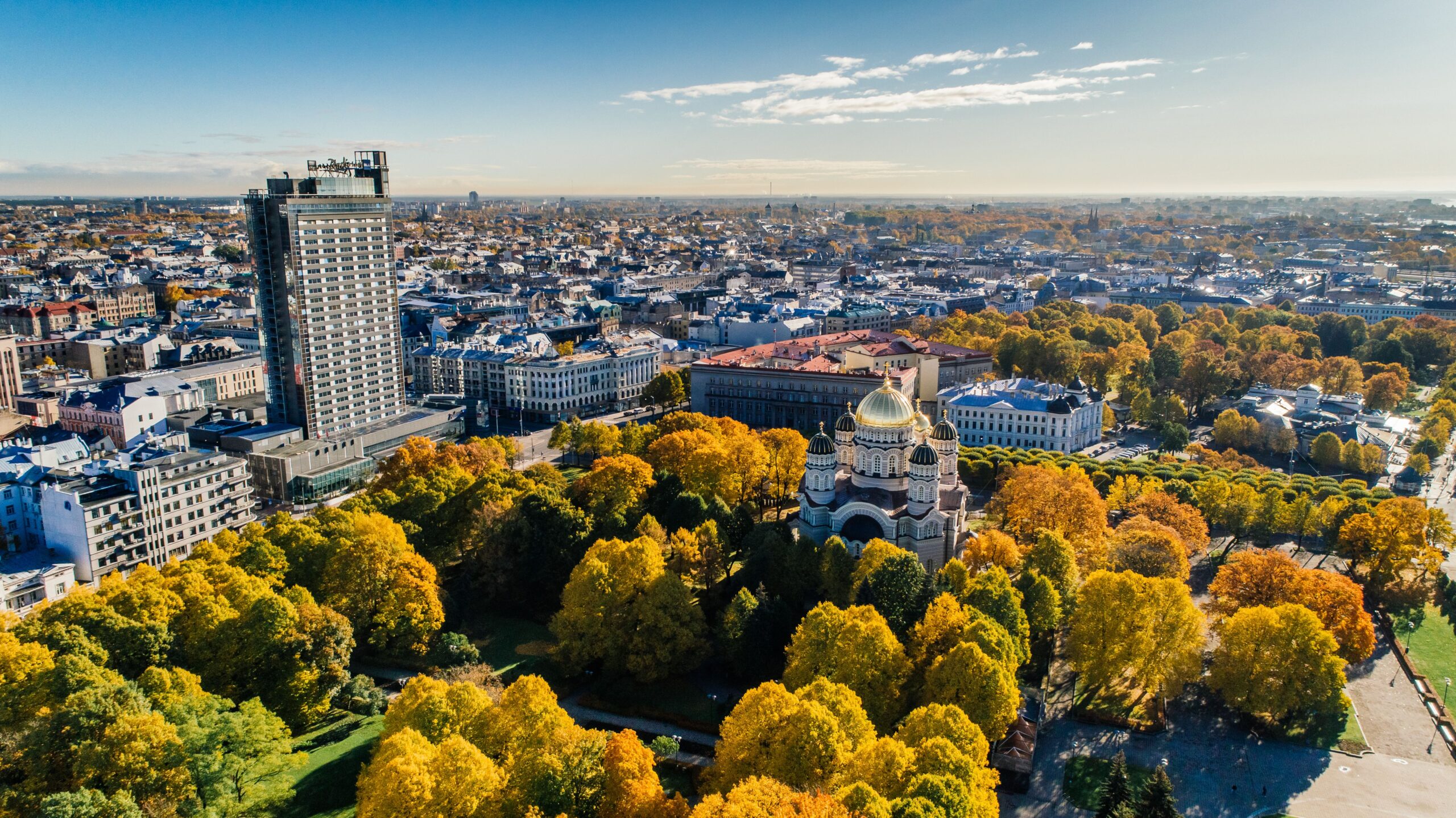 Jūrmala como opção residencial para quem trabalha em Riga Praia e orla marítima em Jūrmala, perto de Riga, Letônia