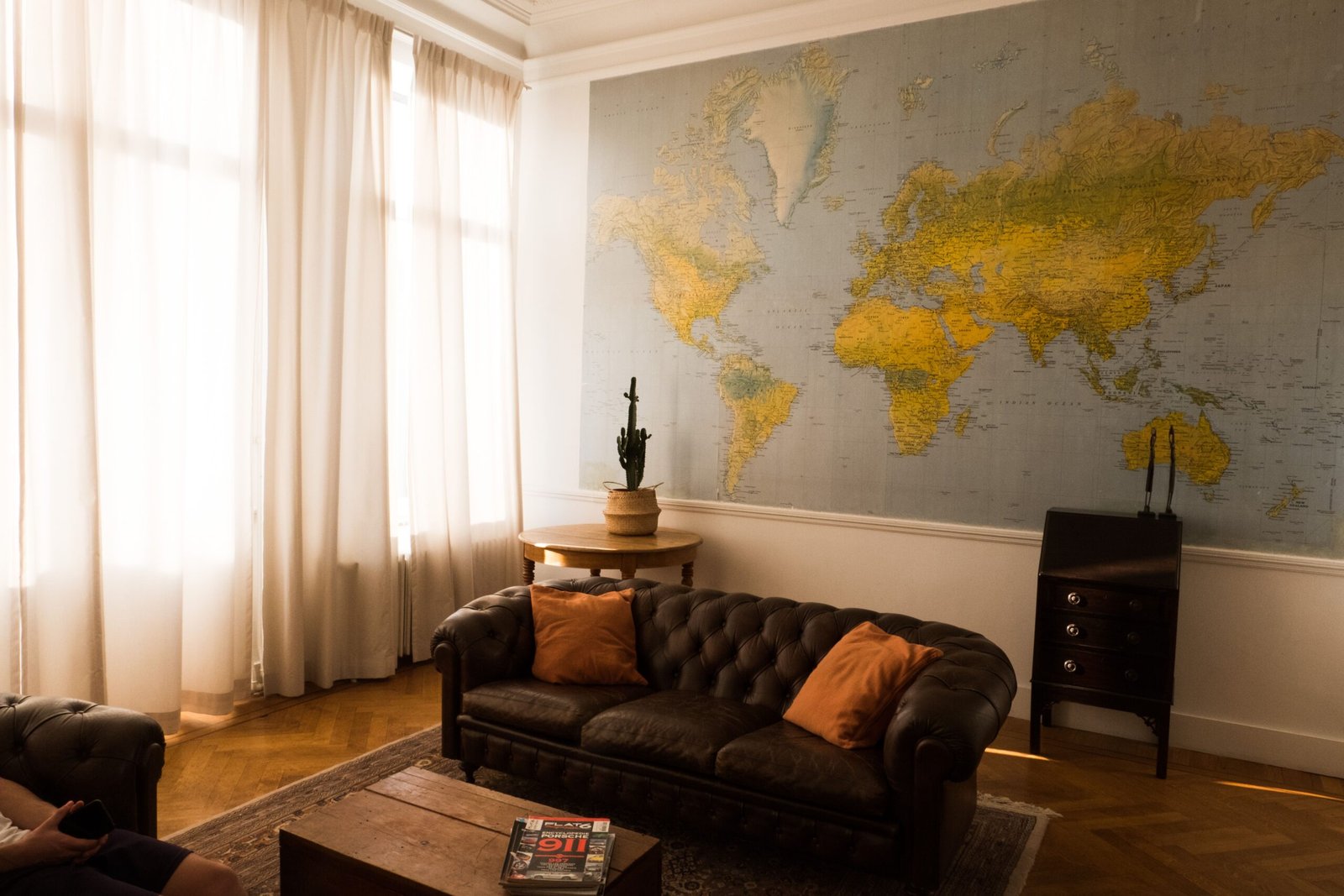 Custo de vida e aluguel na Bélgica para brasileiros Rua residencial europeia representando o custo de vida e aluguel na Bélgica em 2026