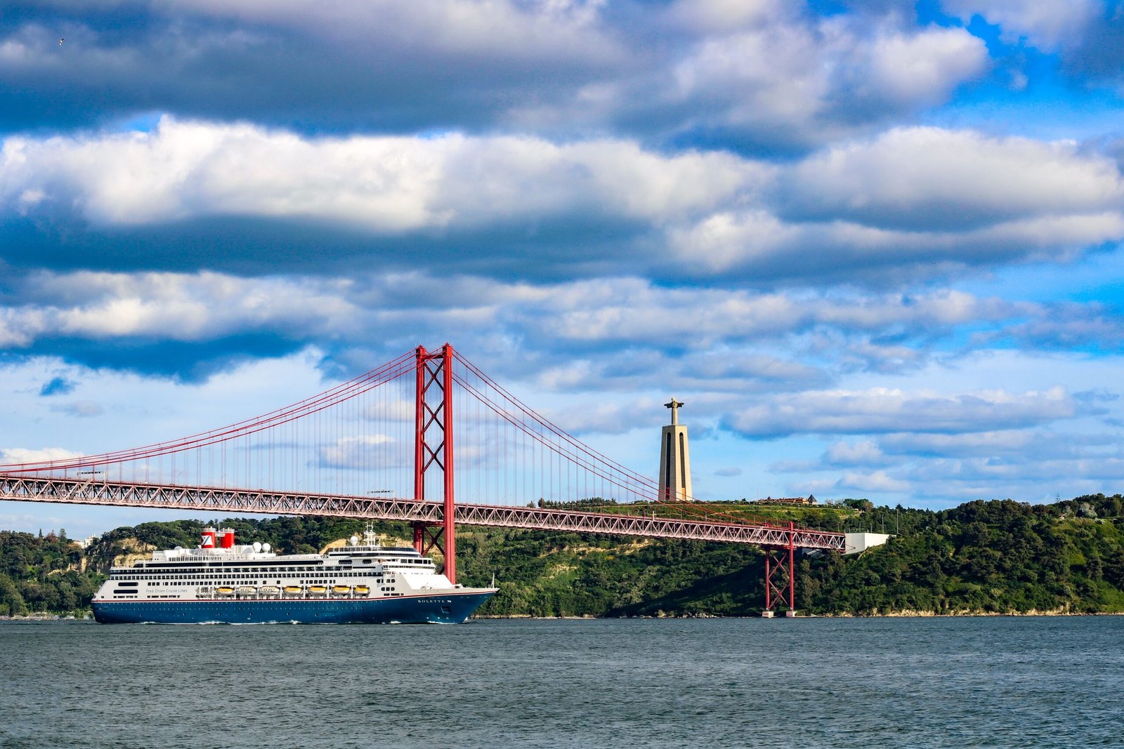 Cabine e varanda de cruzeiro all inclusive com vista para o mar em 2026