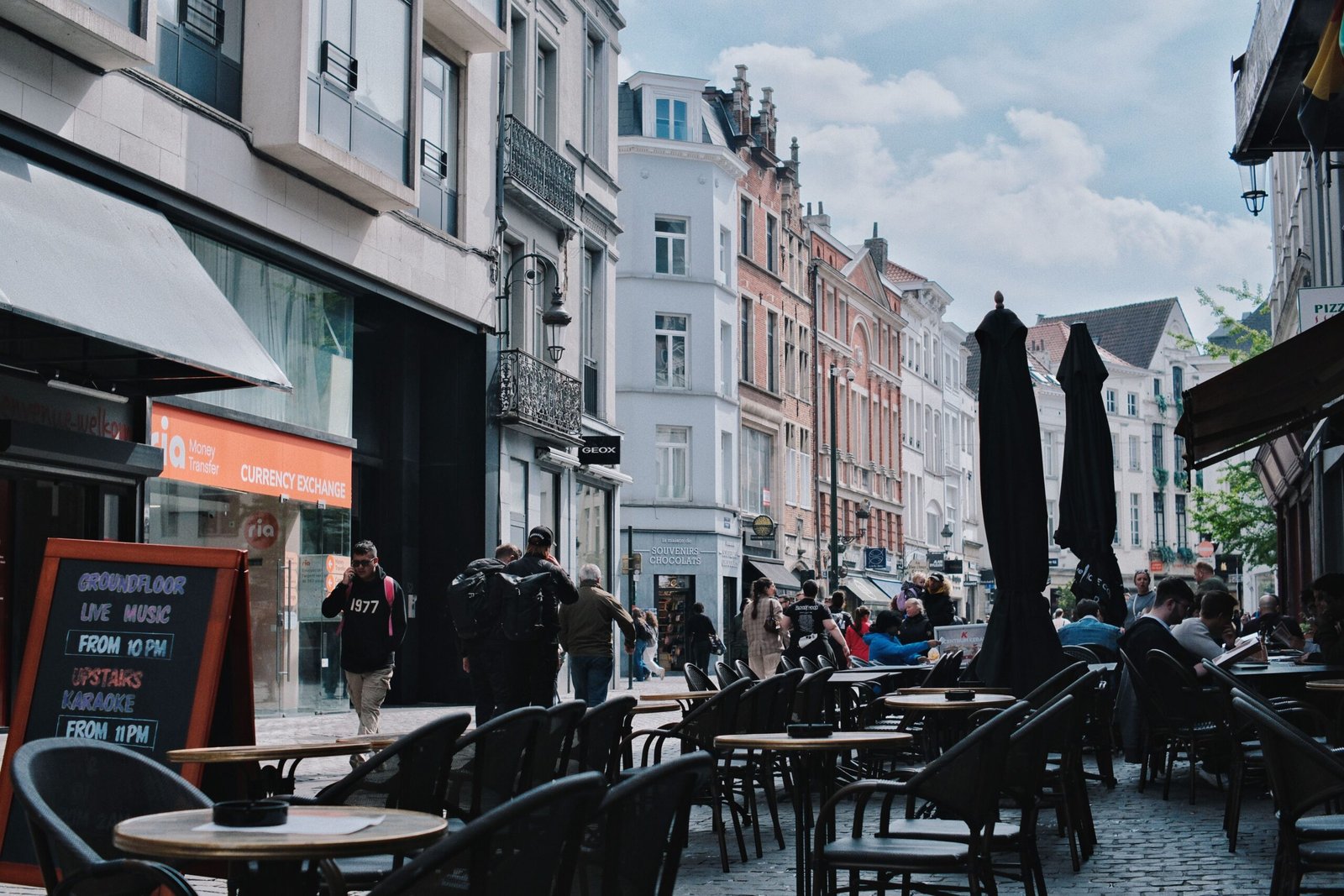 Bruxelas, Bélgica: destino ideal para usar o cartão Nomad Vista da Grand Place em Bruxelas ao entardecer, destino popular para brasileiros usando cartão Nomad