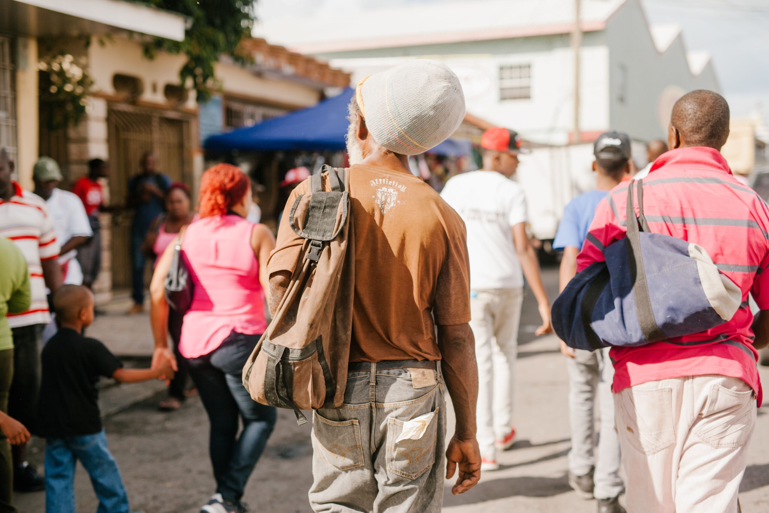 Custo de vida e preços no mercado jamaicano em 2026 Mercado local na Jamaica com produtos e preços em dólar jamaicano