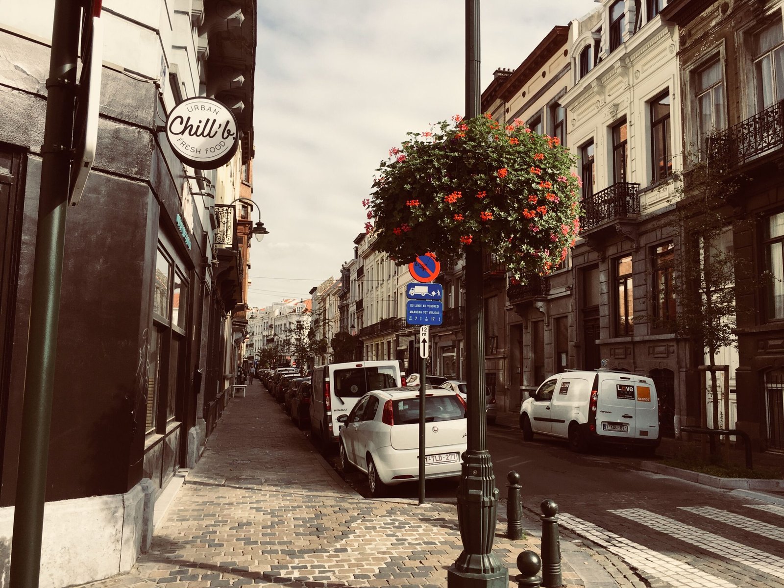 Vida na Bélgica em 2026 Praça histórica na Bélgica com arquitetura europeia