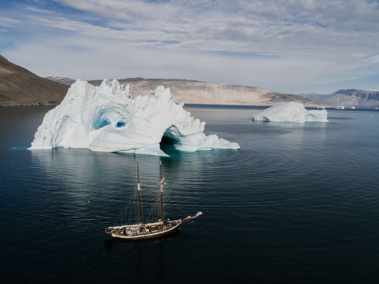 Paisagem ártica para comparar Islândia vs Groenlândia em 2026