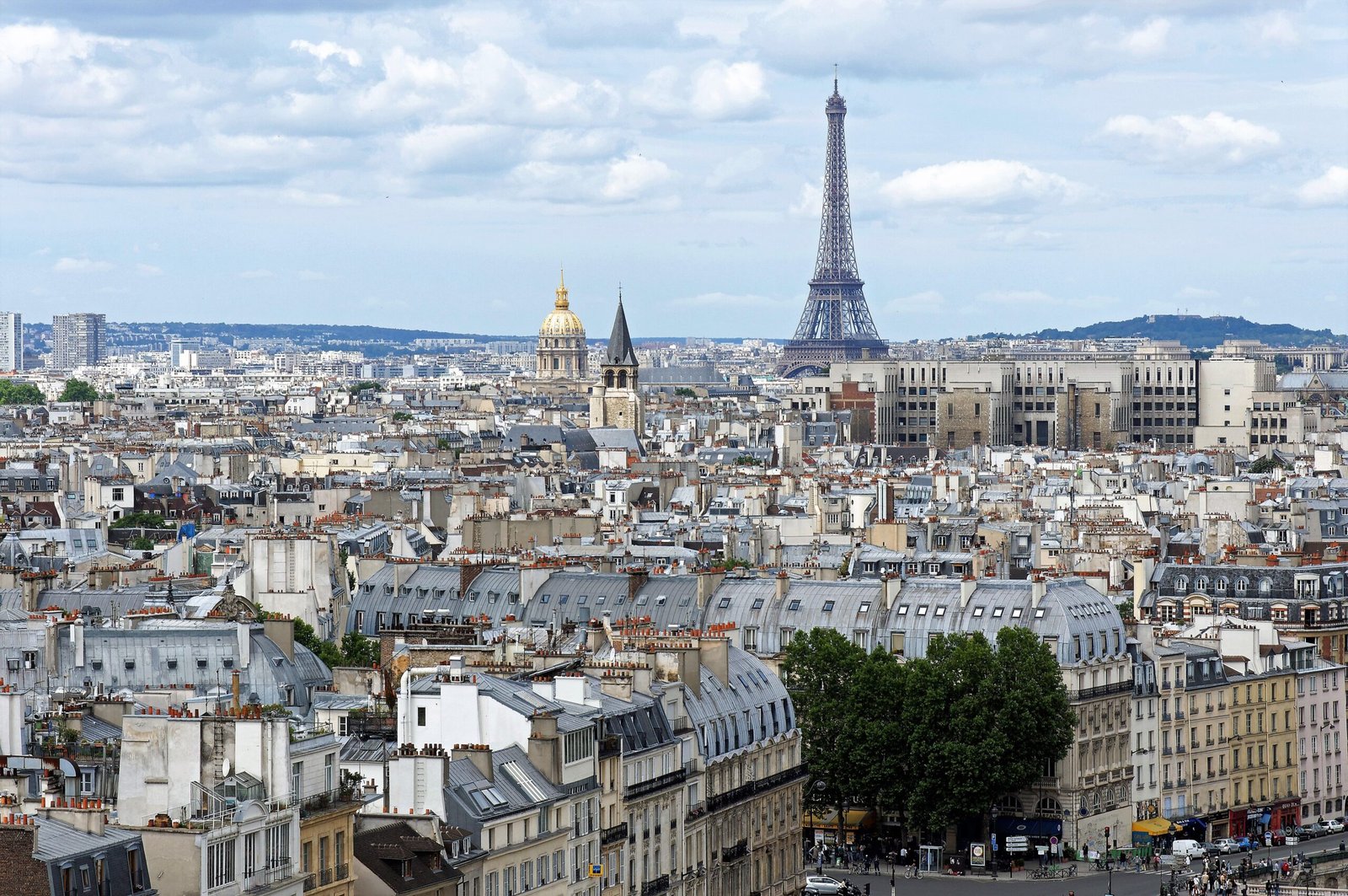 Visto de trabalho para a França: documentos e processo para brasileiros em 2026