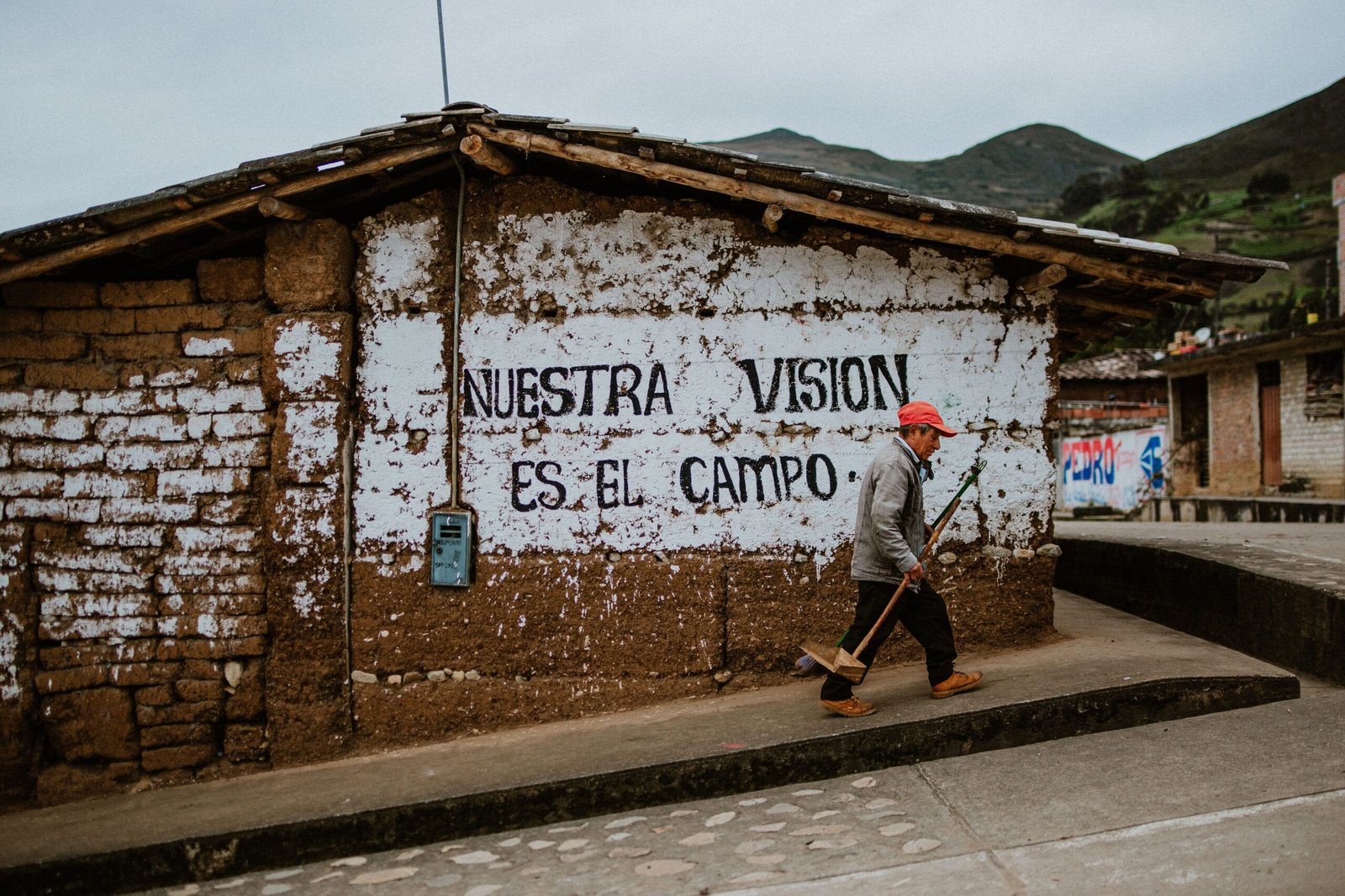Mercado de trabalho no Peru: setores que contratam brasileiros em 2026
