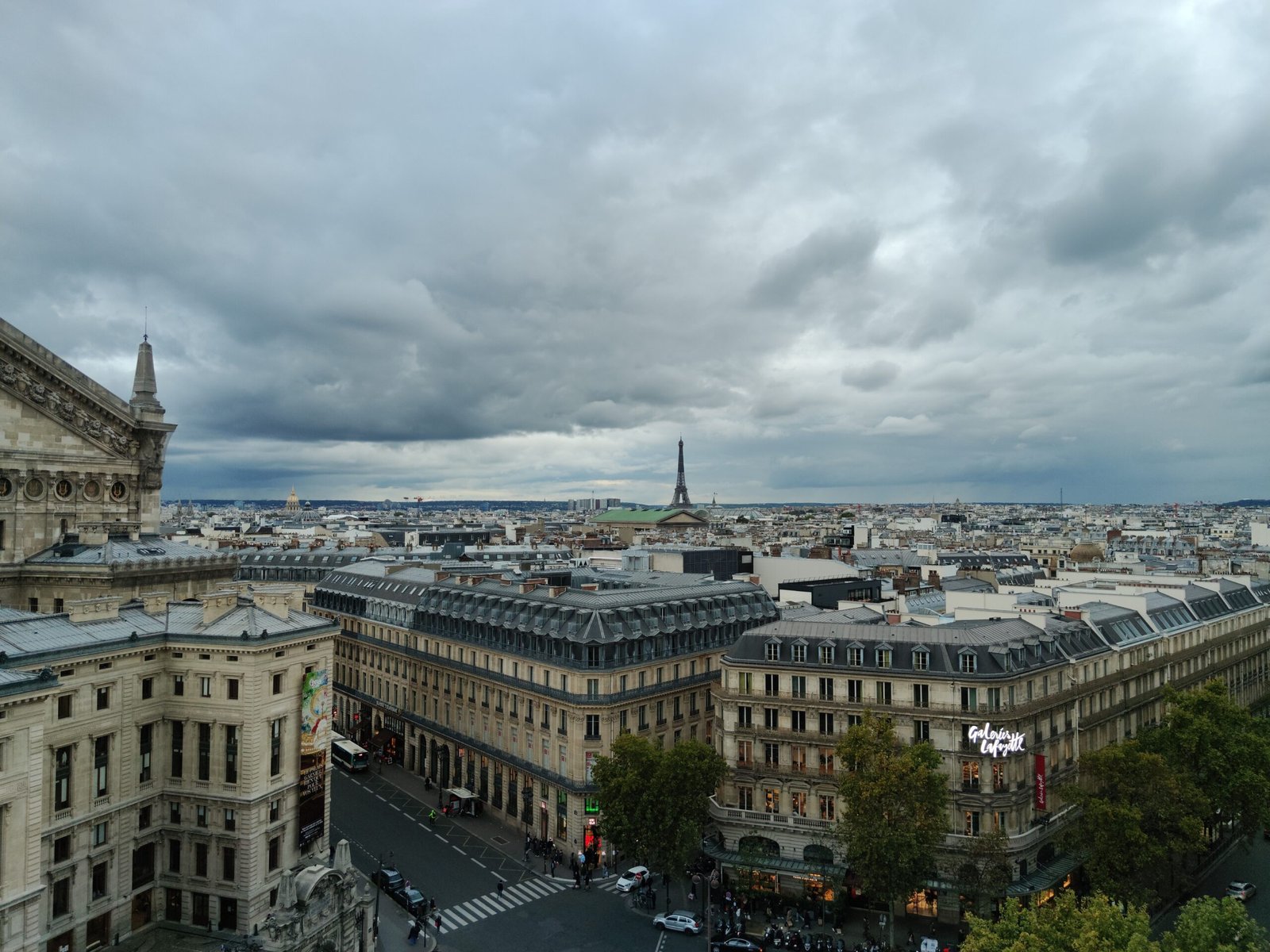 Onde foi filmado Lupin em Paris: pontes sobre o Sena e Châtelet no segundo dia do roteiro