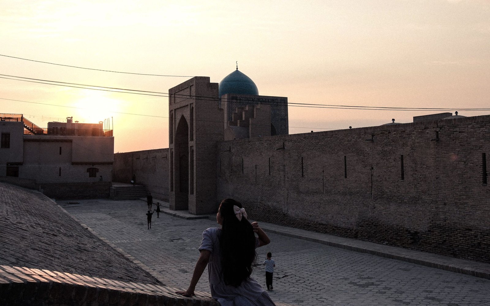 Vida prática e custo de vida no Uzbequistão para quem recebe salário em sums