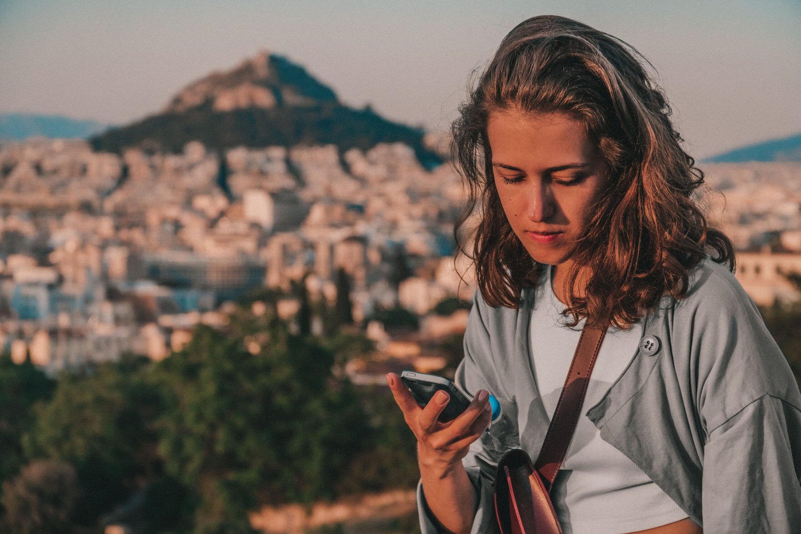 Configuração de eSIM no celular para viagem internacional com dados ilimitados