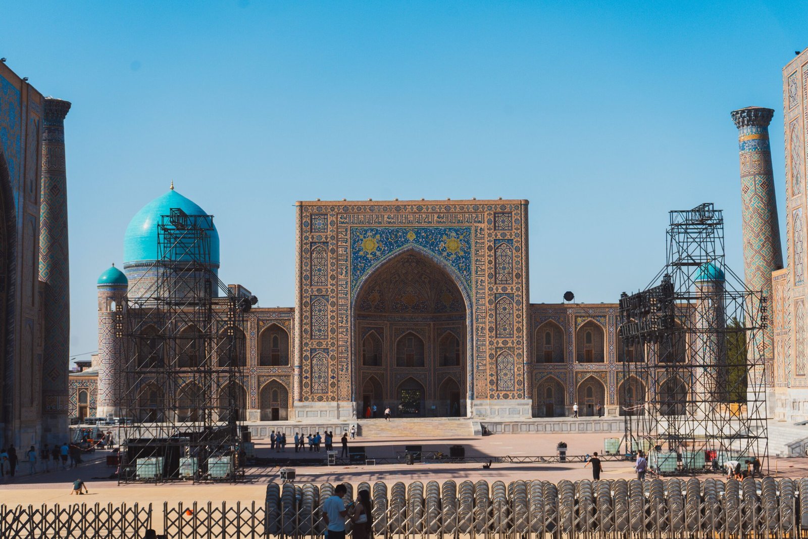 Roteiro Uzbequistão: Samarcanda Madrassas e cúpulas azuis de Samarcanda no roteiro do Uzbequistão